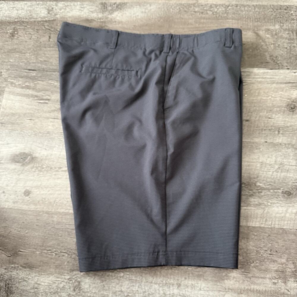 Ben Hogan Performance Shorts Men 42 Gray Srriped Flex Waist Golf Wicking Flat